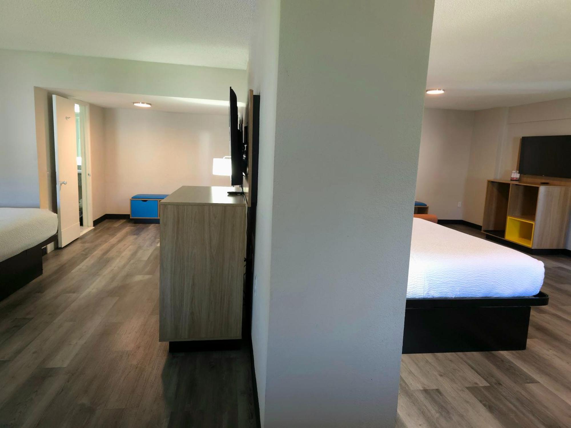 Days Inn And Suites By Wyndham Port Huron Exterior foto