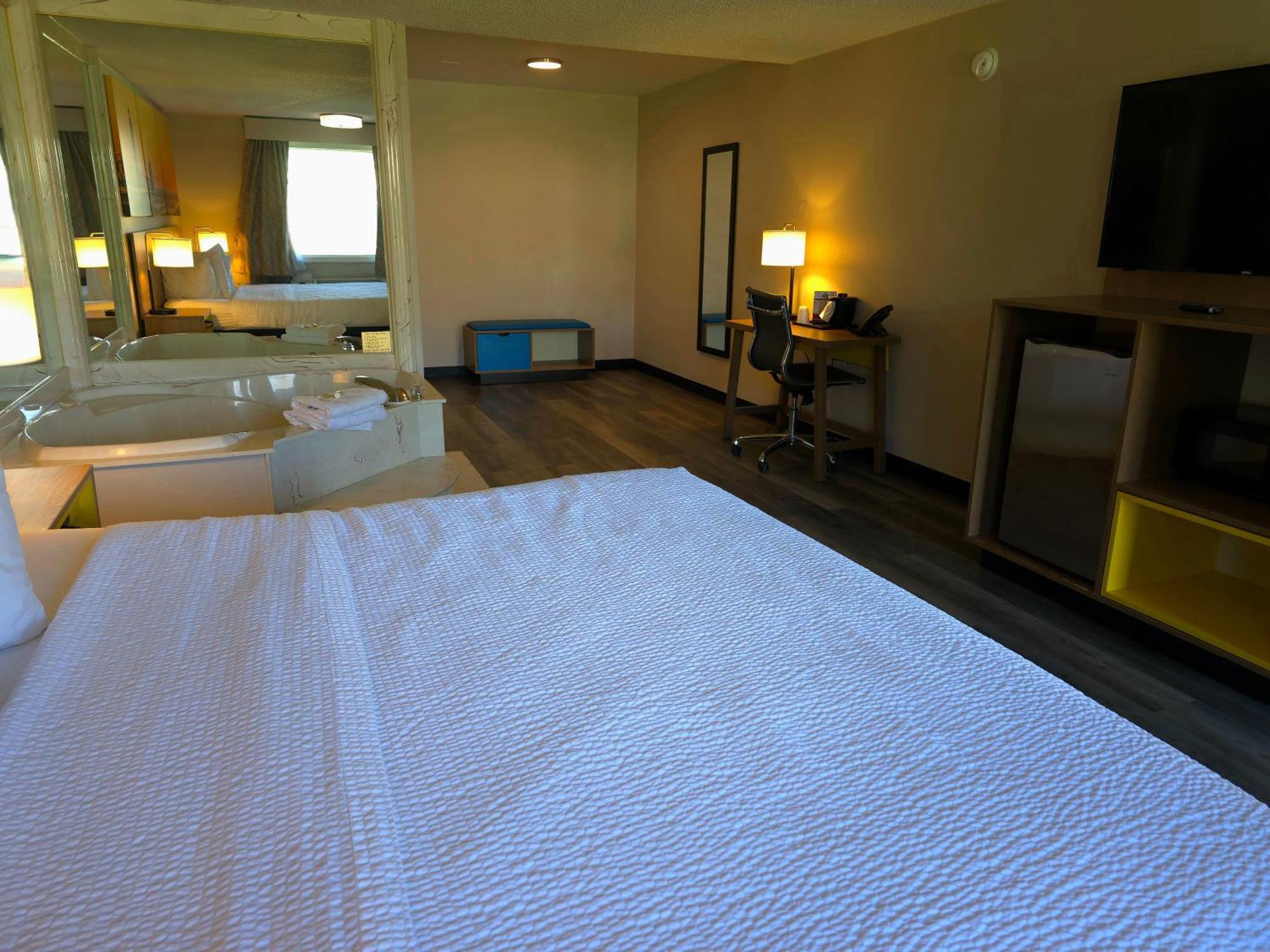 Days Inn And Suites By Wyndham Port Huron Exterior foto