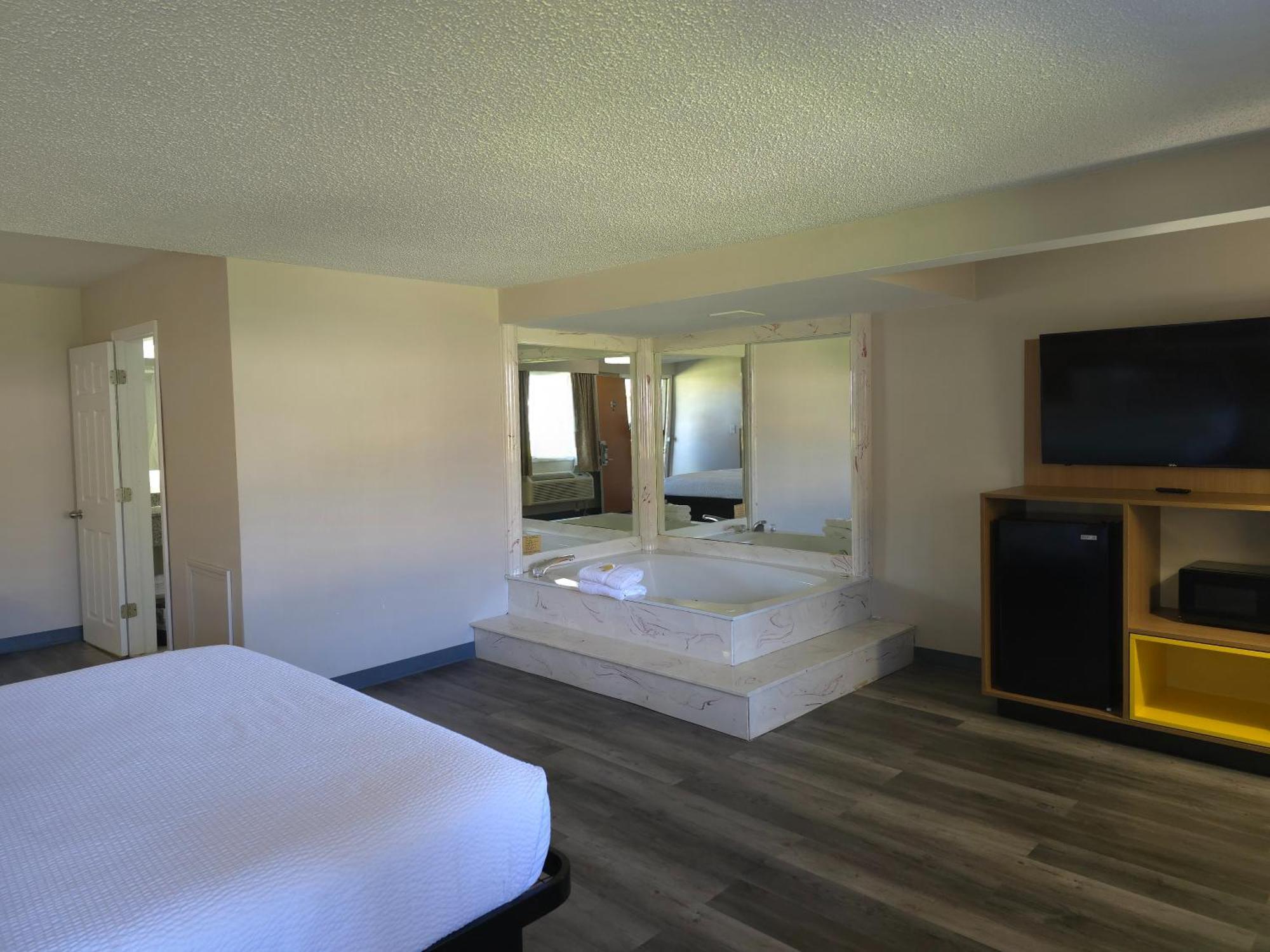Days Inn And Suites By Wyndham Port Huron Exterior foto